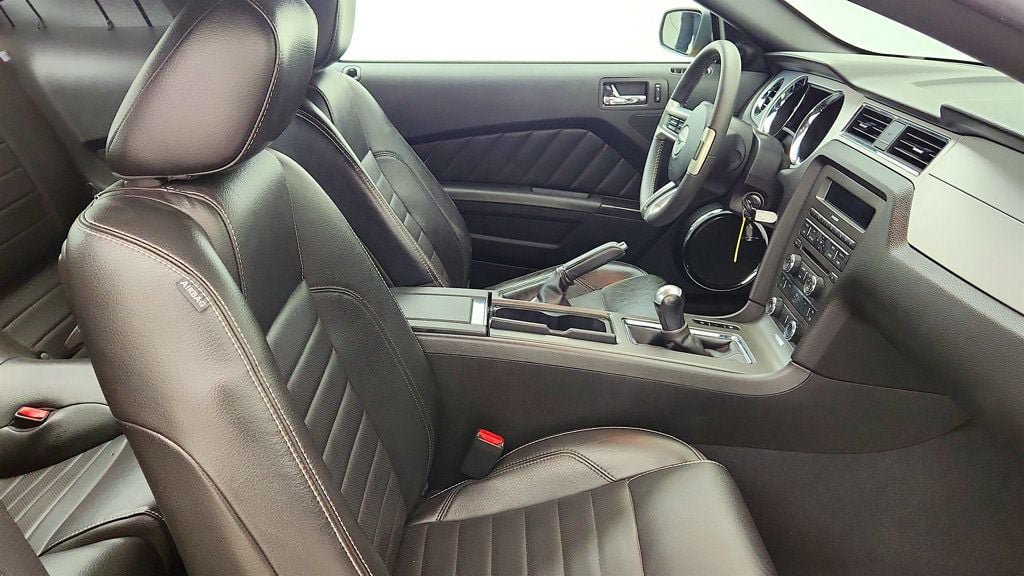 Used 2010 Ford Mustang Coupe RWD image 21