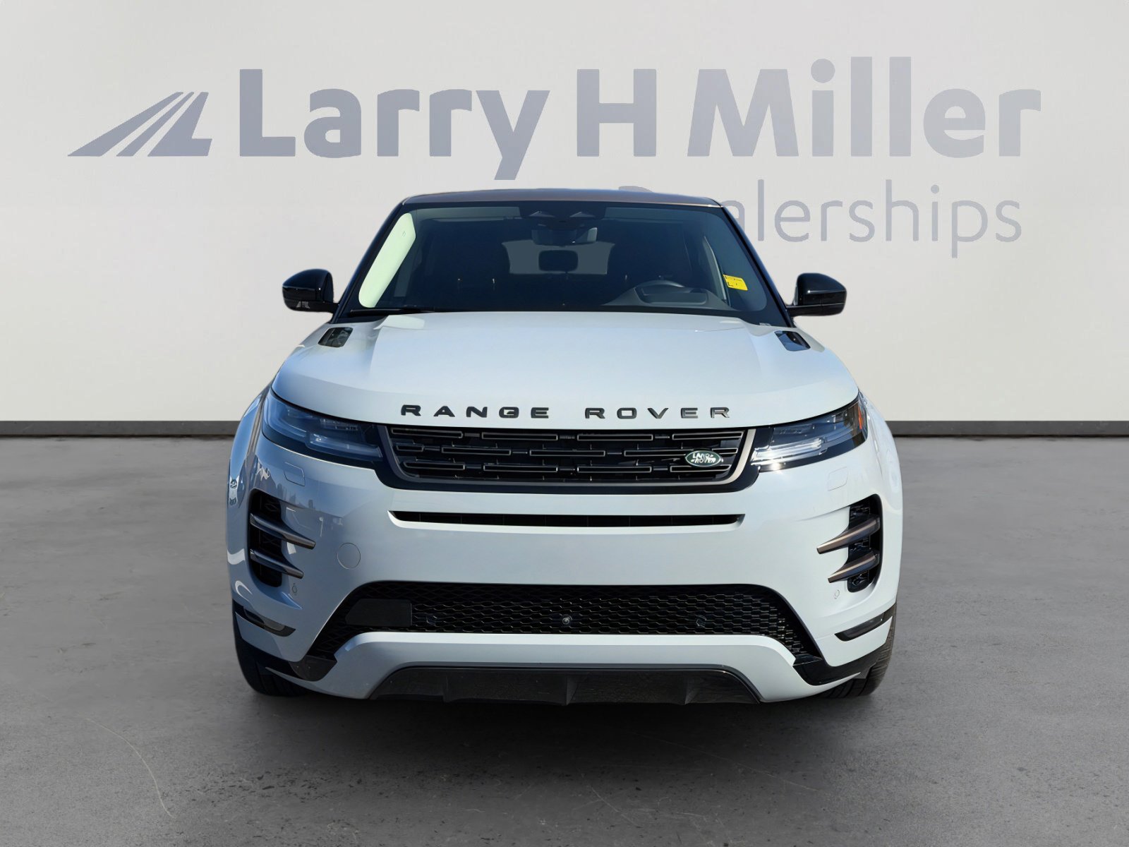 Used 2024 Land Rover Range Rover Evoque Dynamic SE image 4