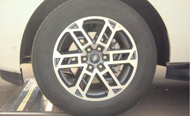 Used 2025 Ford Expedition Active AWD/4WD image 4