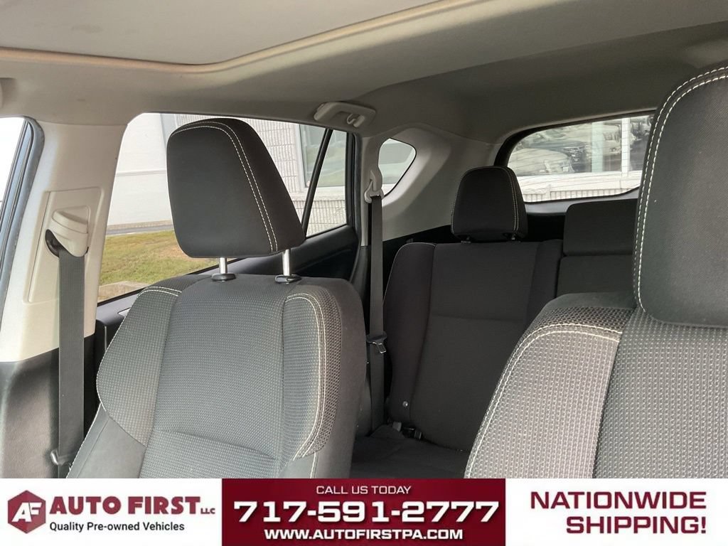 Used 2018 Toyota RAV4 XLE AWD/4WD image 5