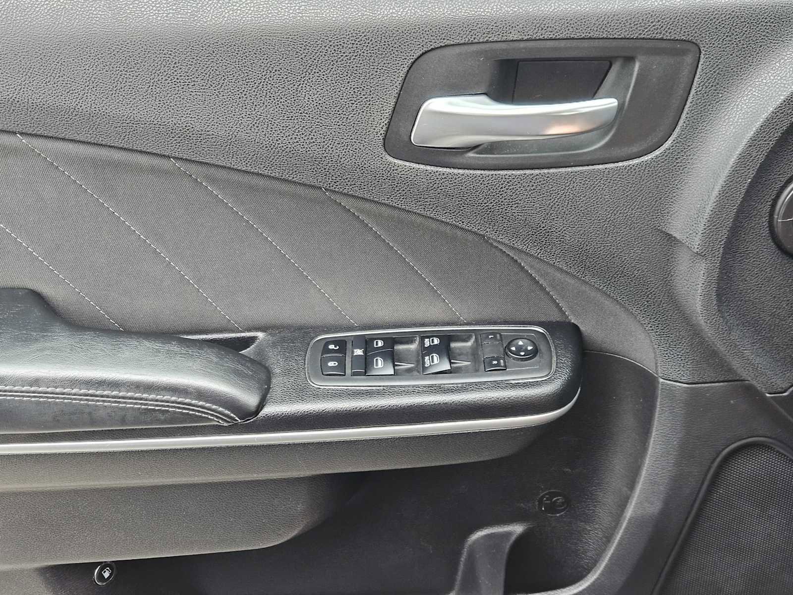 Used 2019 Dodge Charger SXT RWD image 21
