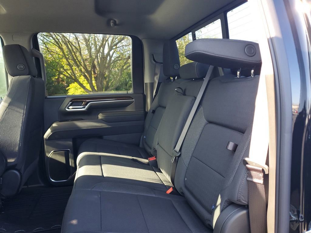 New 2026 GMC Sierra 2500 SLE w/ SLE Value Package; image 8