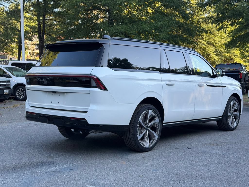 New 2027 Lincoln Navigator L Black Label w/ Black Label Special Edition AWD/4WD image 5