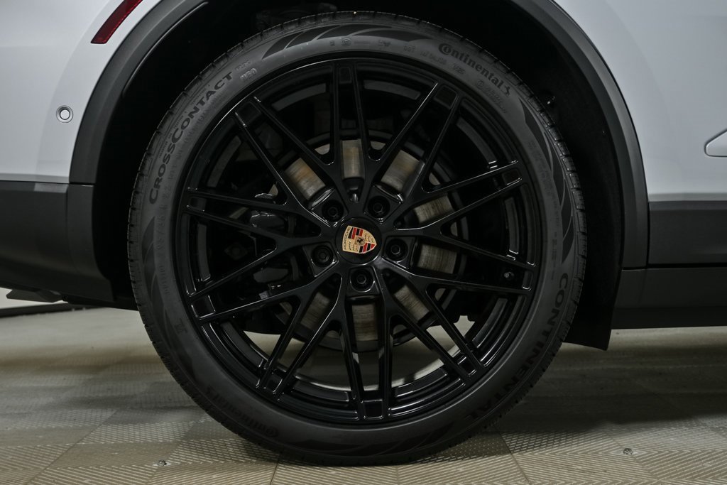 New 2025 Porsche Macan 4 Electric image 39