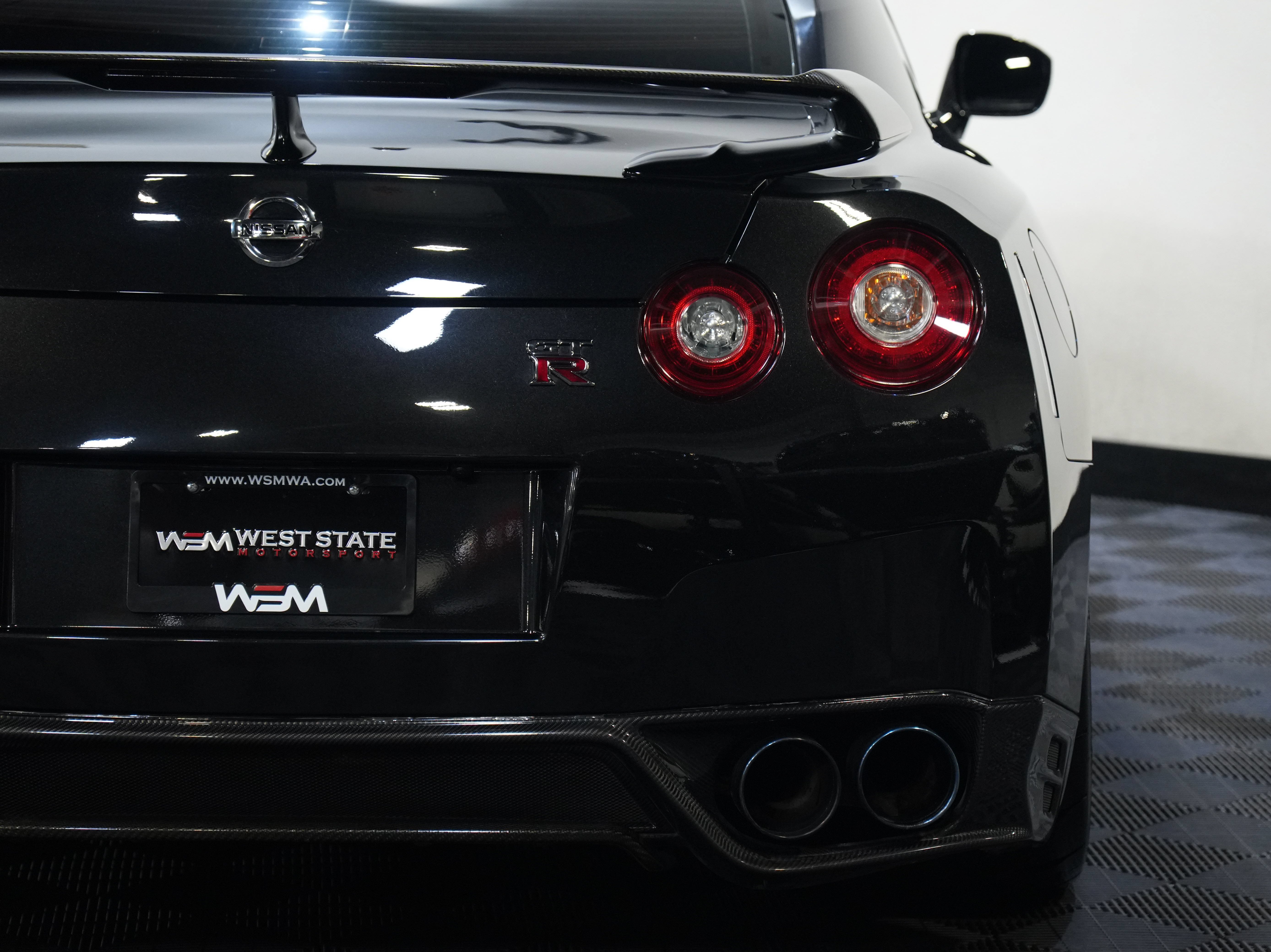 Used 2015 Nissan GT-R Black Edition AWD/4WD image 17