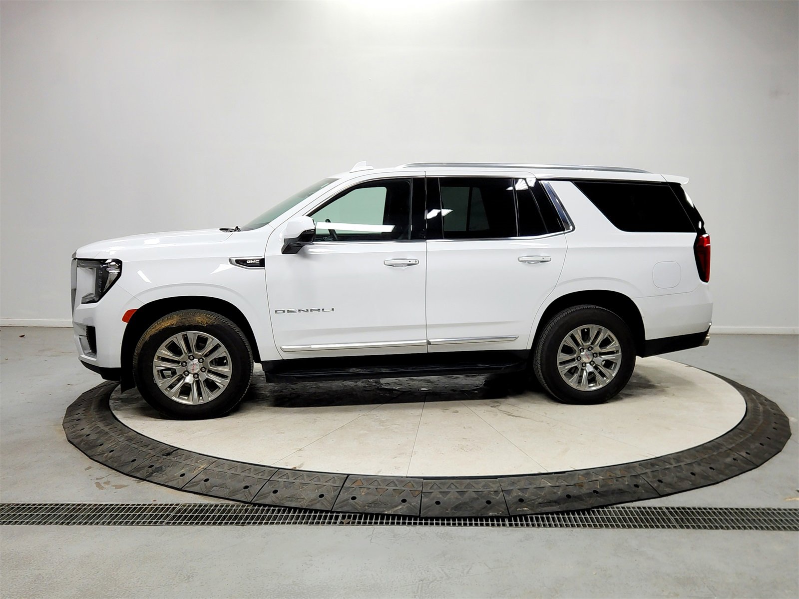 Used 2023 GMC Yukon Denali image 4