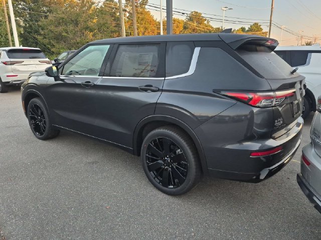 New 2026 Mitsubishi Outlander LE FWD image 4
