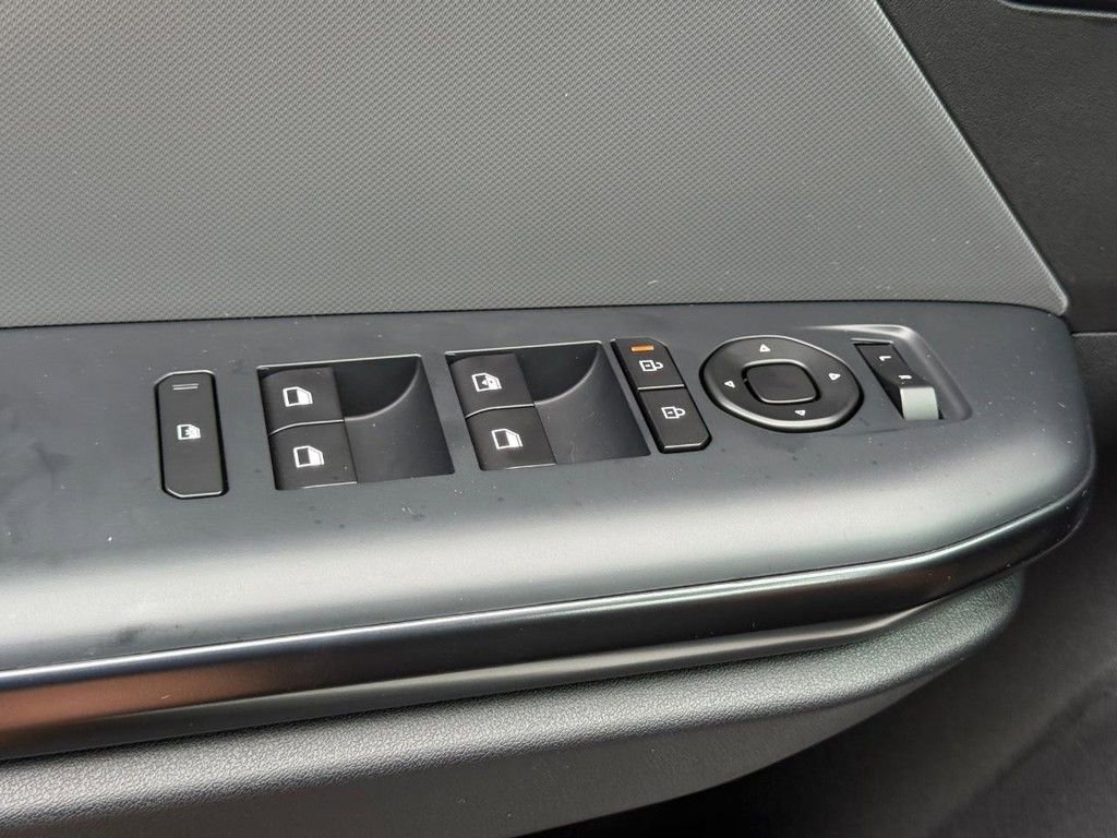 New 2025 Kia K4 FWD image 17