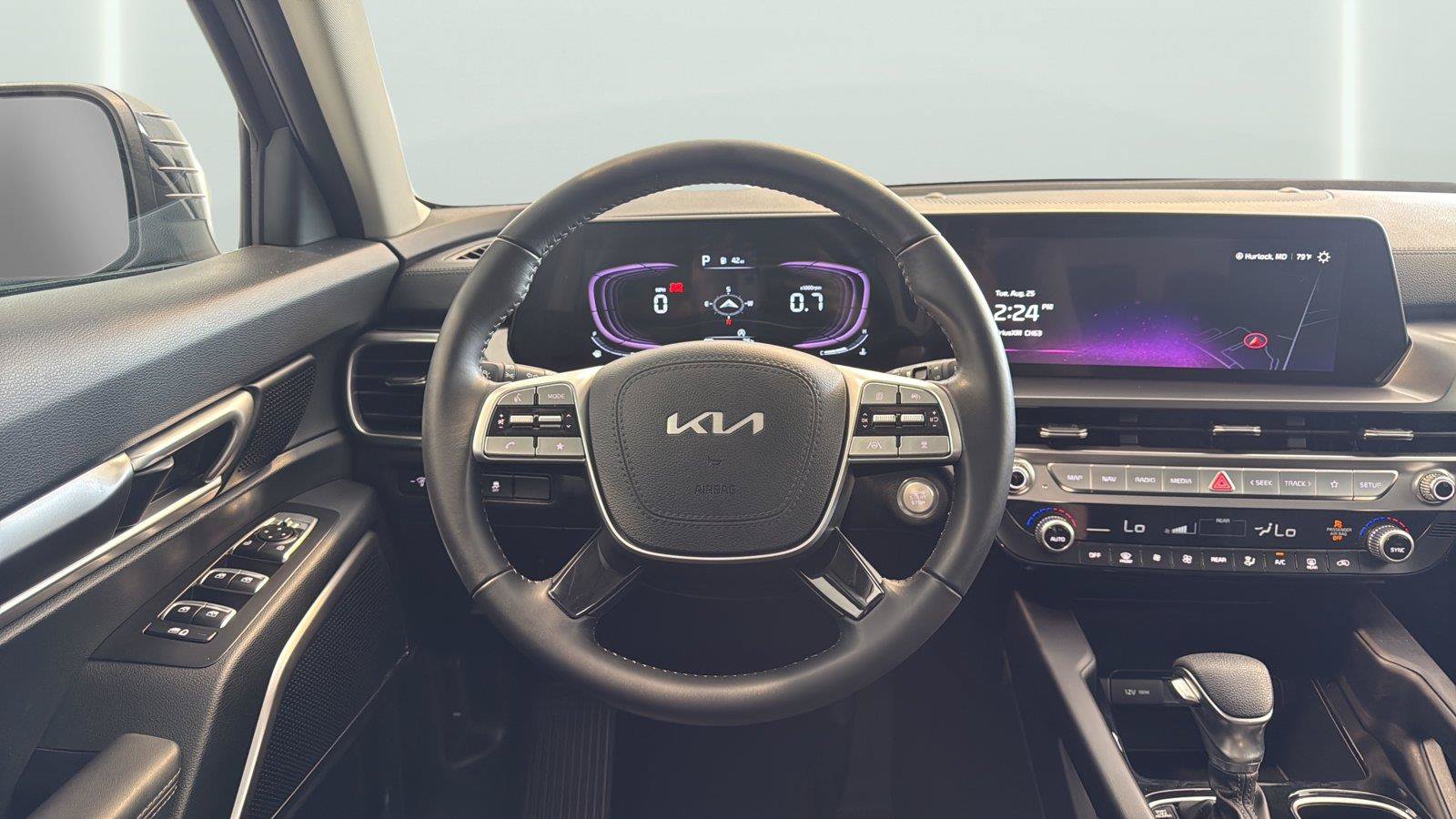 Used 2025 Kia Telluride LX FWD image 12