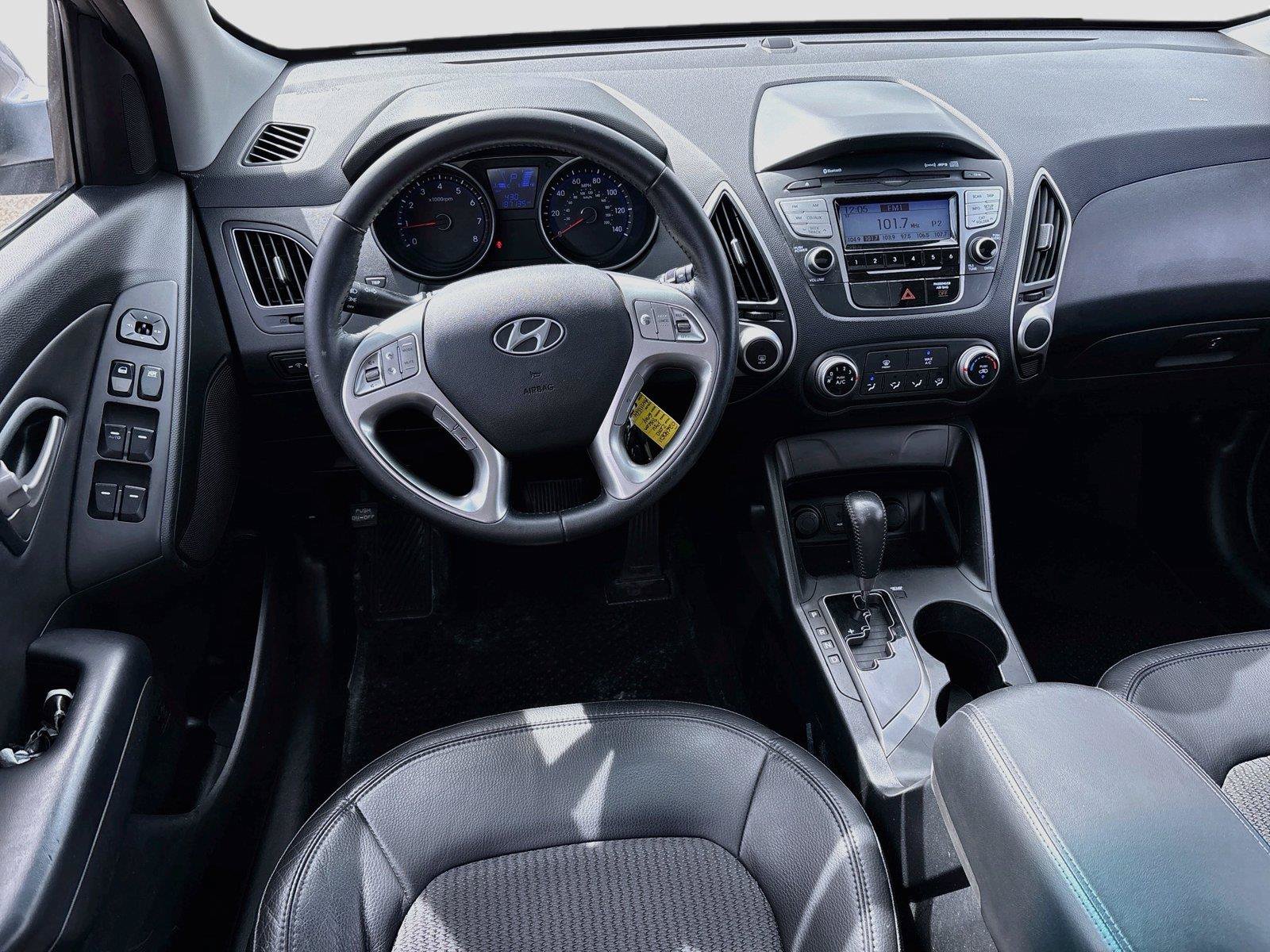 Used 2010 Hyundai Tucson GLS w/ Popular Equipment Pkg 2 AWD/4WD image 2