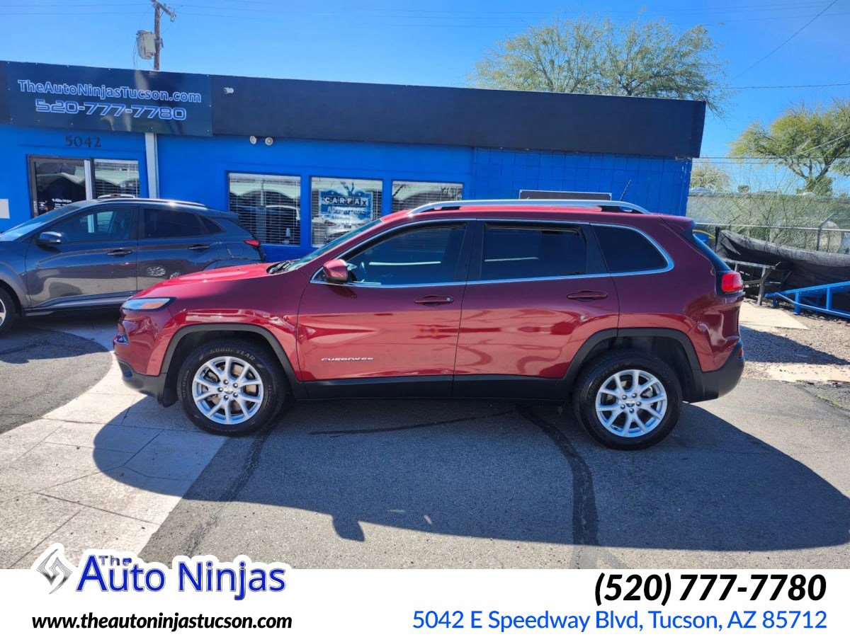 Used 2017 Jeep Cherokee Latitude image 1