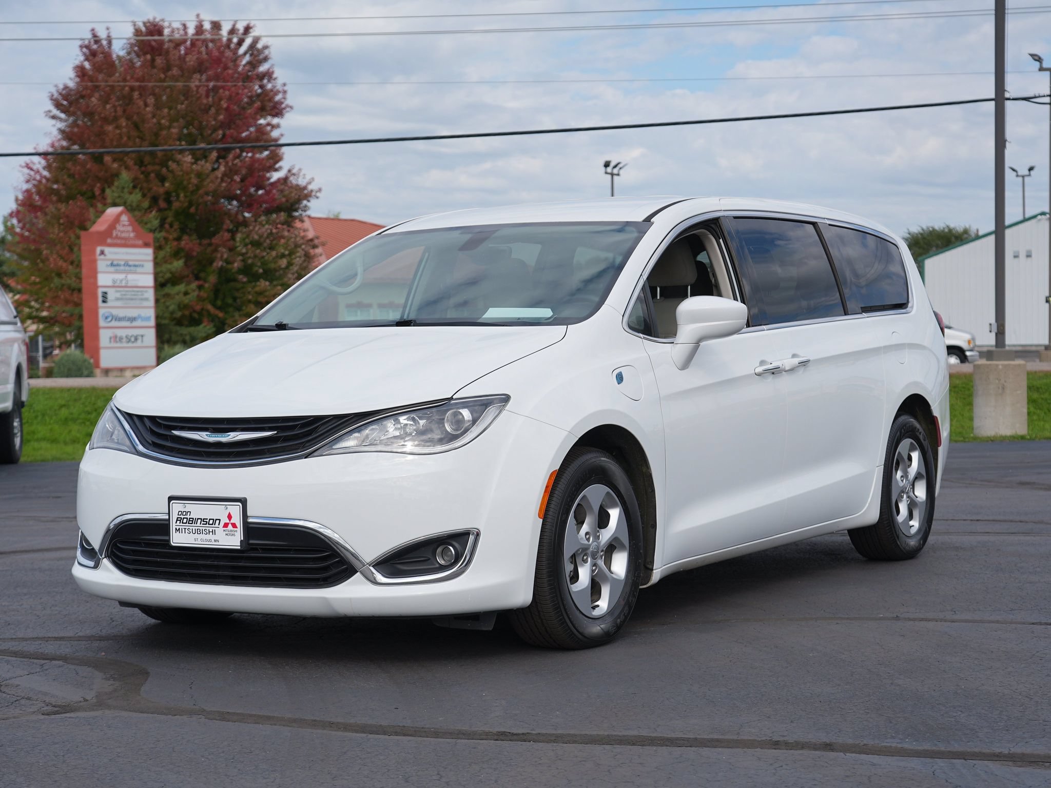 Used 2018 Chrysler Pacifica Touring Plus FWD image 8