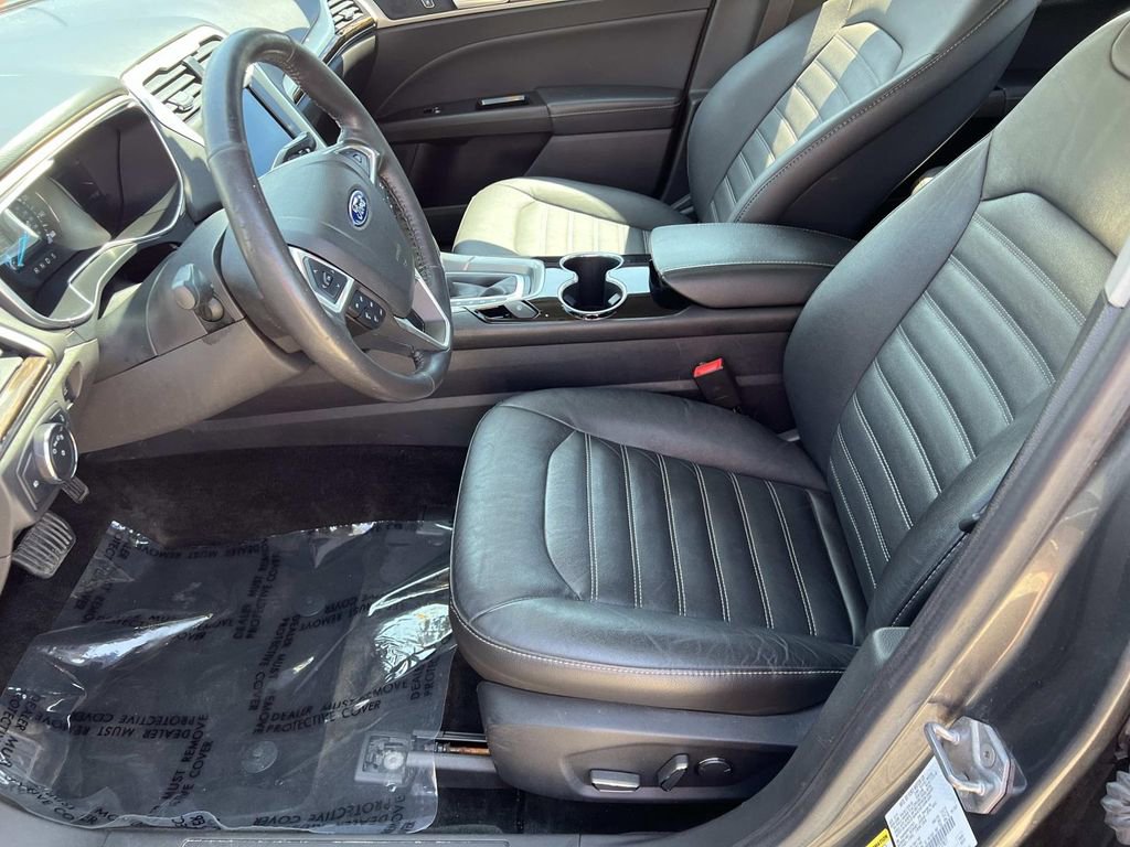 Used 2016 Ford Fusion SE w/ Equipment Group 202A FWD image 14