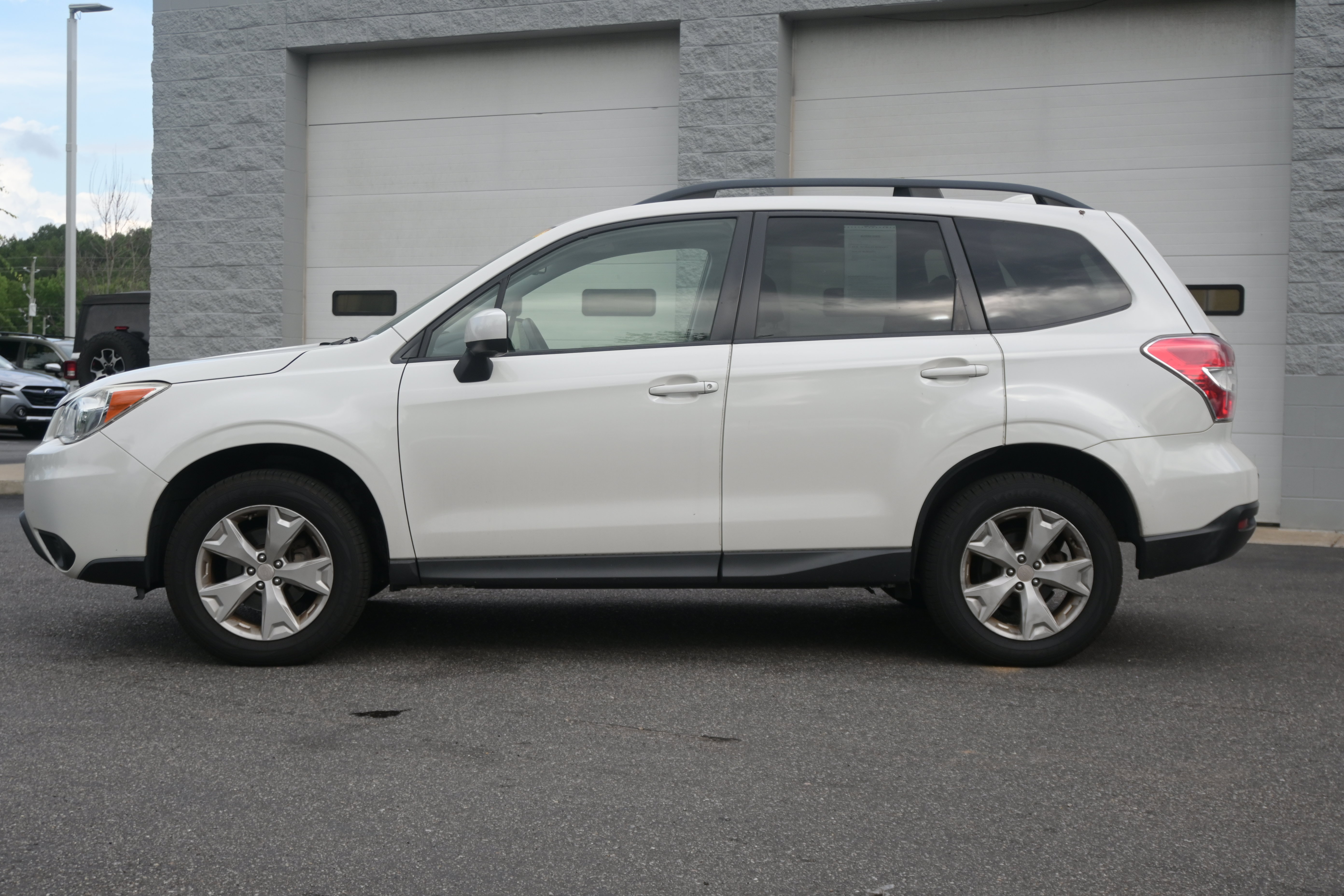 Used 2016 Subaru Forester 2.5i Premium w/ Popular Package #1 AWD/4WD image 6