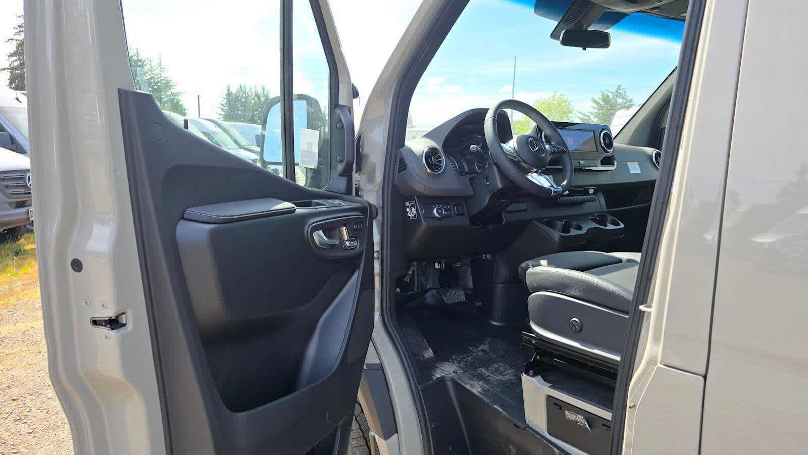 Used 2026 Mercedes-Benz Sprinter 2500 image 21
