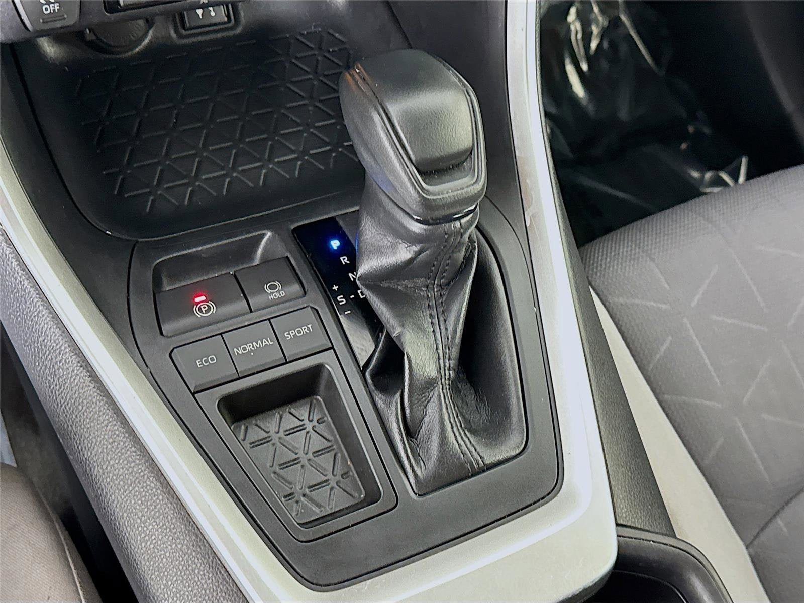 Used 2019 Toyota RAV4 XLE w/ Convenience Package FWD image 19