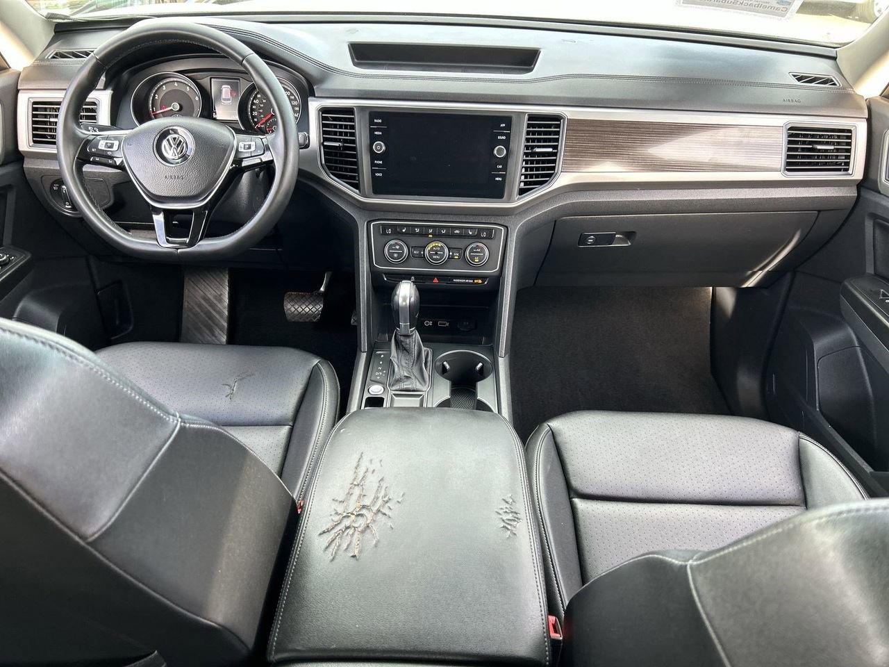 Used 2019 Volkswagen Atlas SE w/ Panoramic Sunroof Package FWD image 12