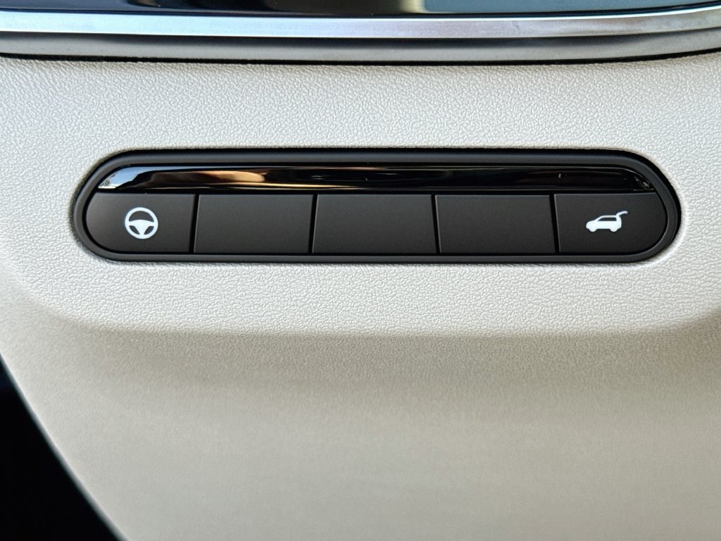 New 2027 INFINITI QX60 Luxe w/ Cargo Package FWD image 10