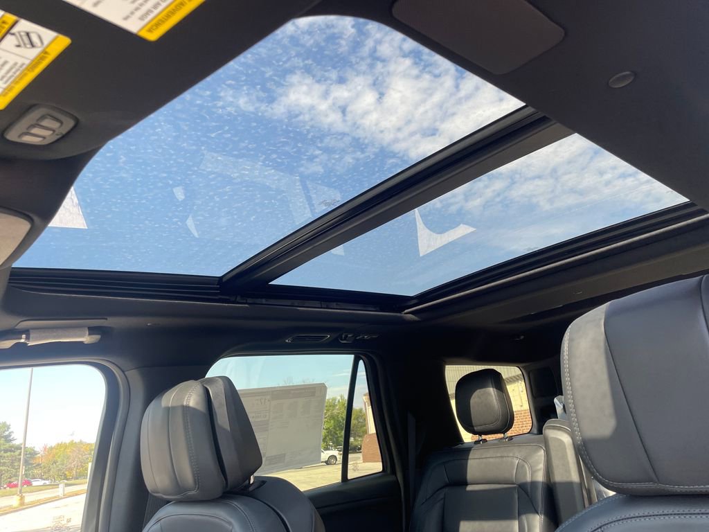 New 2025 Lincoln Navigator Reserve w/ Jet Appearance Package image 14