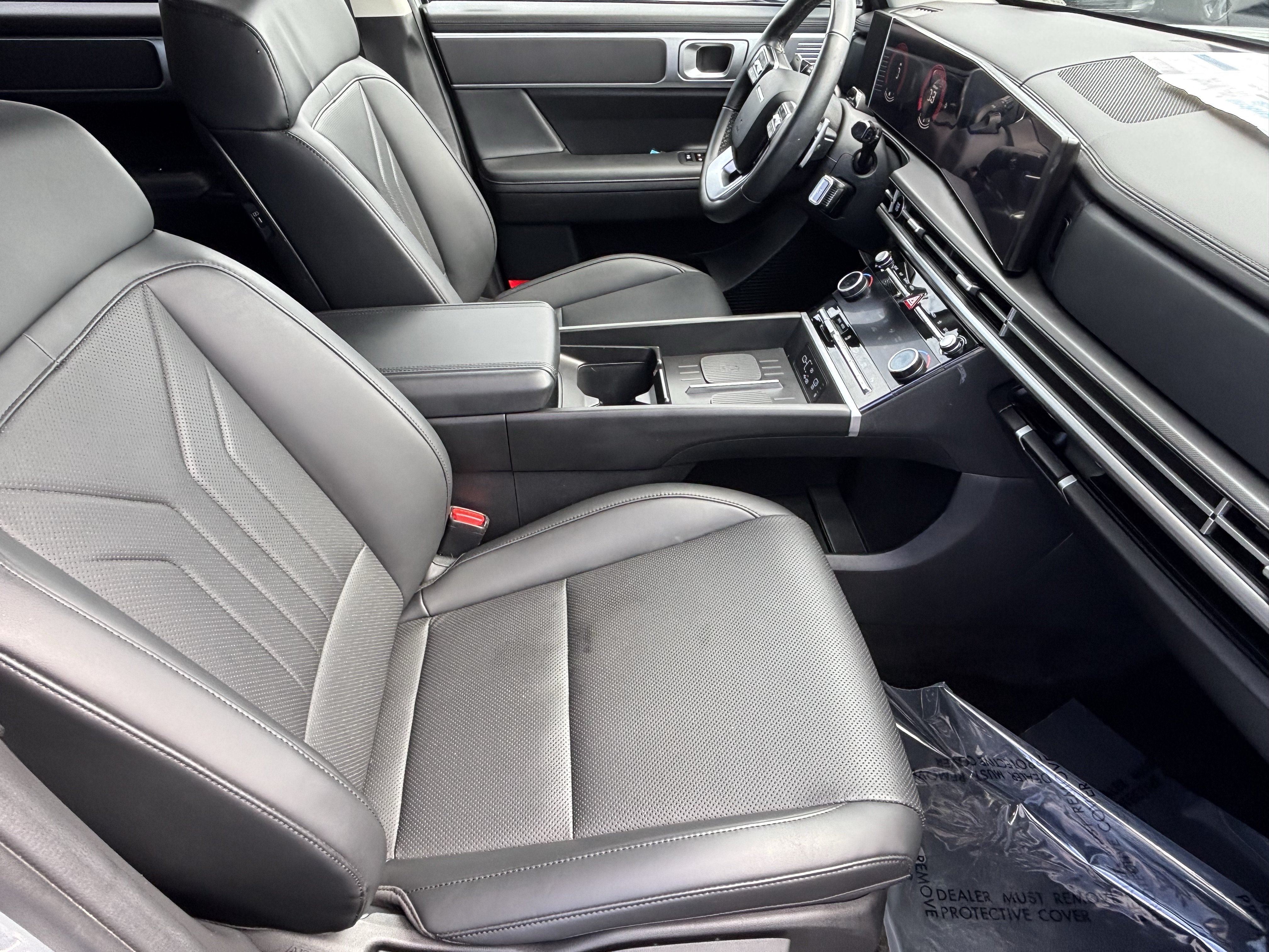 Used 2025 Hyundai Santa Fe SEL FWD image 9