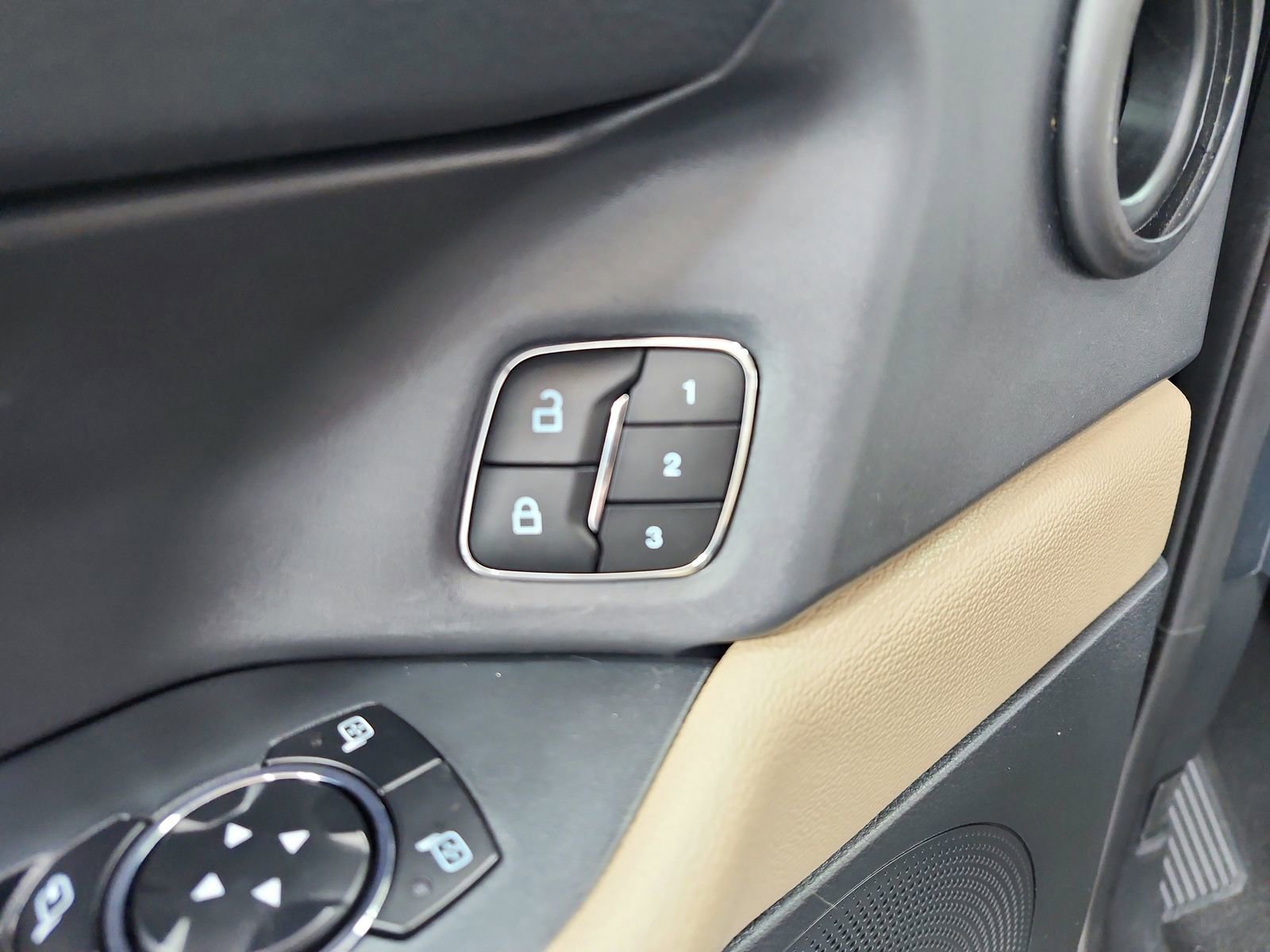 Used 2023 Ford Expedition Limited image 21