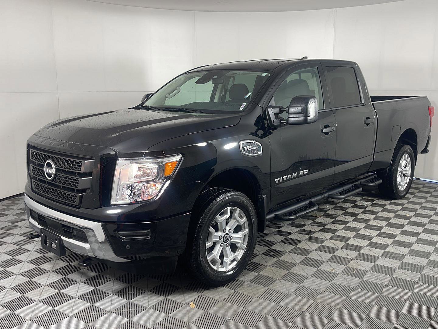 Used 2024 Nissan Titan SV w/ SV Convenience Package image 2