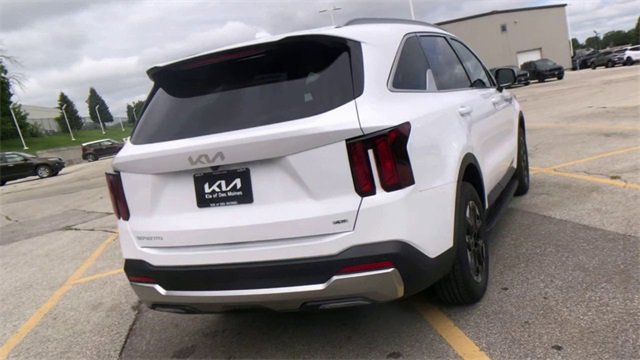 New 2025 Kia Sorento S image 2