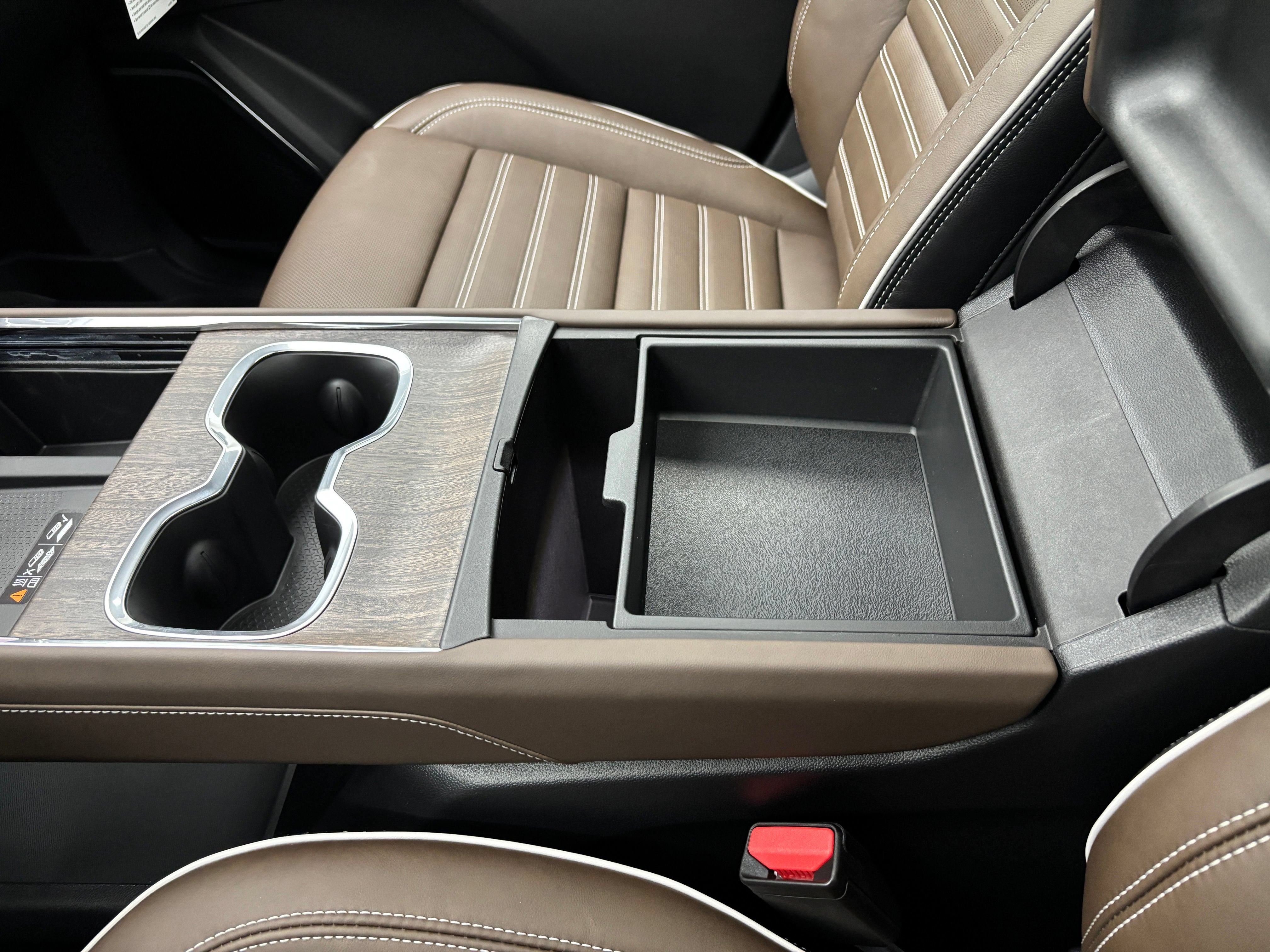 New 2027 GMC Acadia Denali Ultimate w/ LPO, Floor Liner Package AWD/4WD image 38