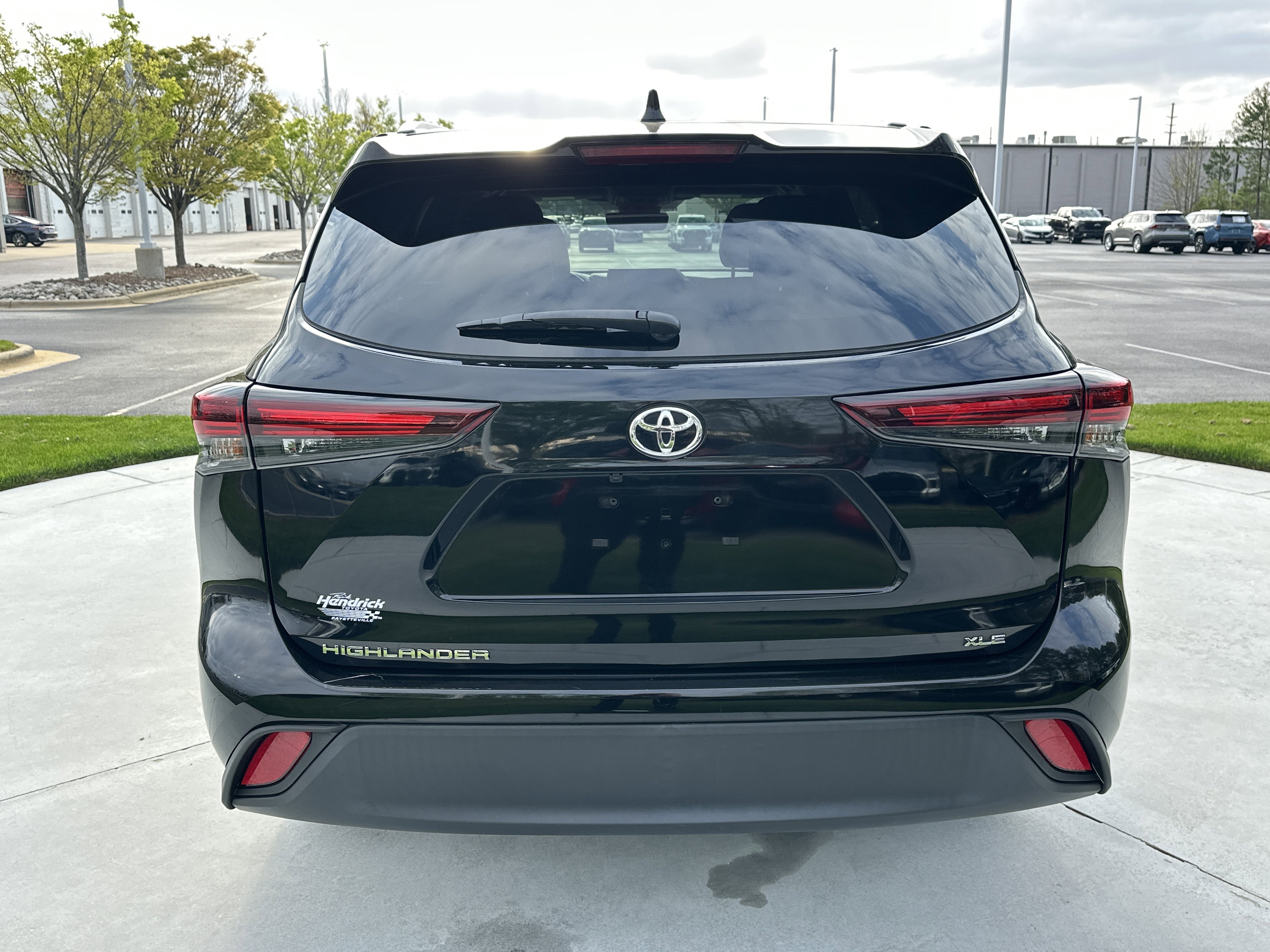 Used 2024 Toyota Highlander XLE image 9