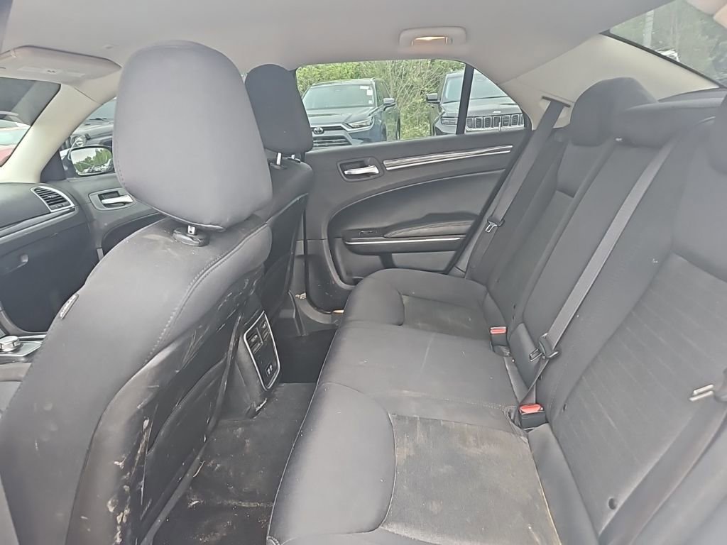 Used 2019 Chrysler 300 Touring w/ Chrome Appearance Package image 14
