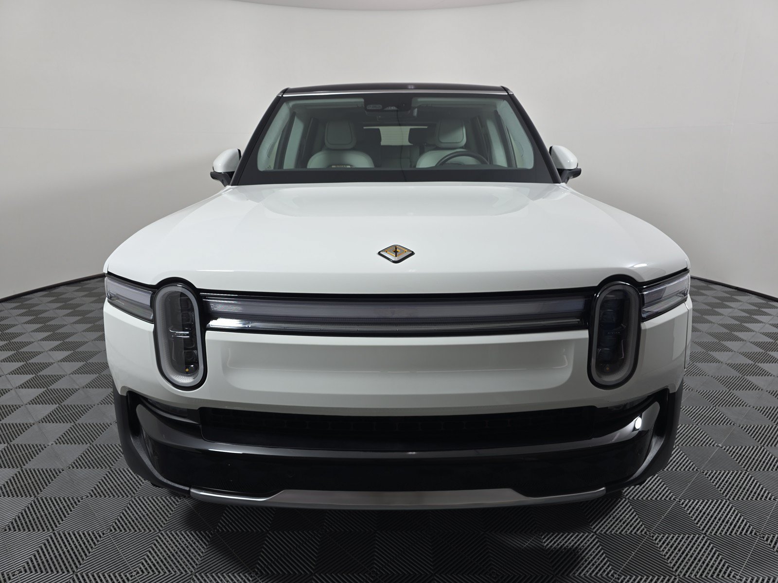 Used 2025 Rivian R1S Adventure AWD/4WD image 8
