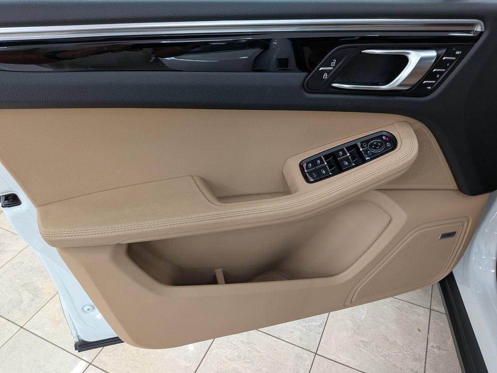 Used 2021 Porsche Macan AWD/4WD image 15
