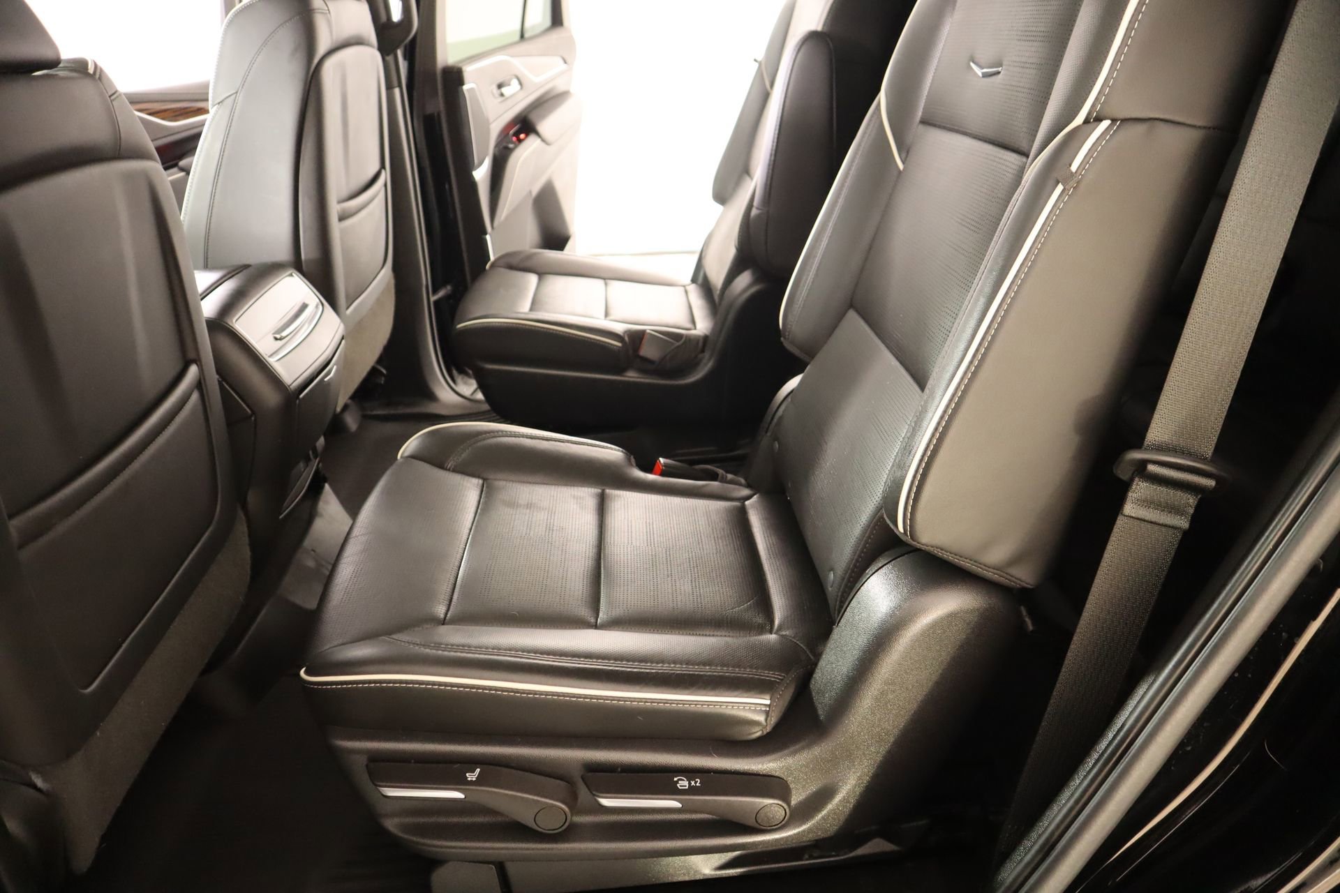 Used 2023 Cadillac Escalade Premium Luxury image 13