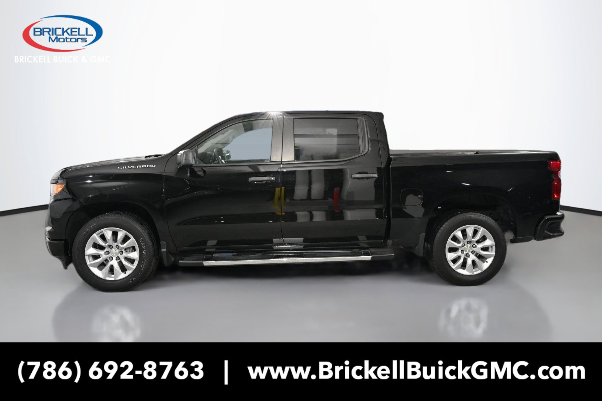 Used 2022 Chevrolet Silverado 1500 Custom RWD image 2