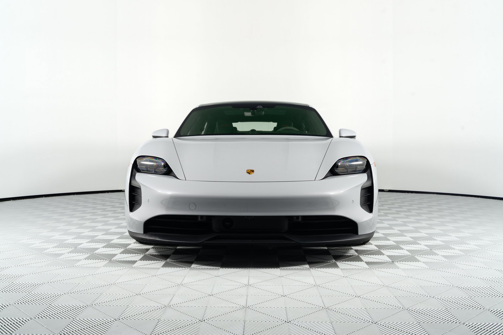 Used 2023 Porsche Taycan GTS AWD/4WD image 2