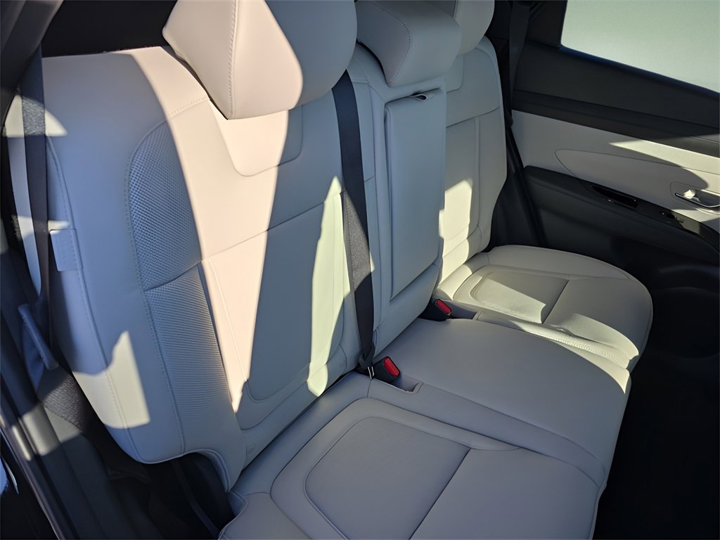 New 2025 Hyundai Tucson Limited image 9