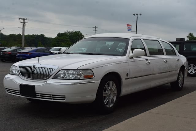 Used 2008 Lincoln Town Car Executive RWD image 14