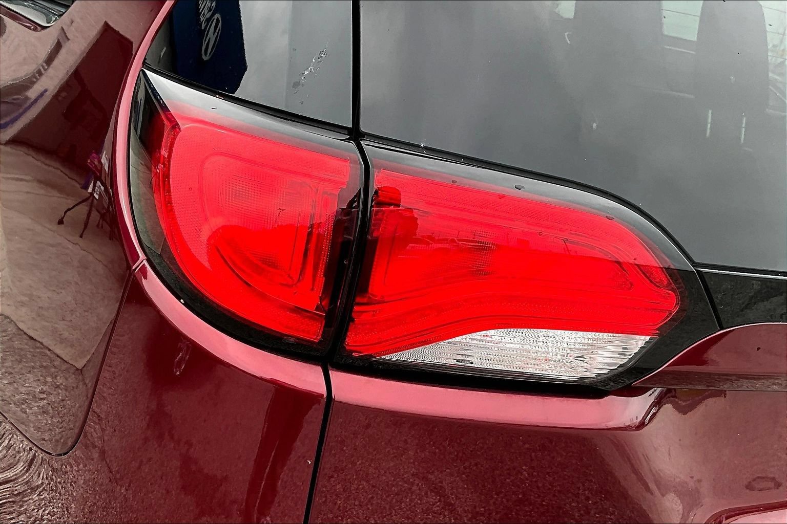 Used 2020 Chrysler Voyager LX FWD image 24