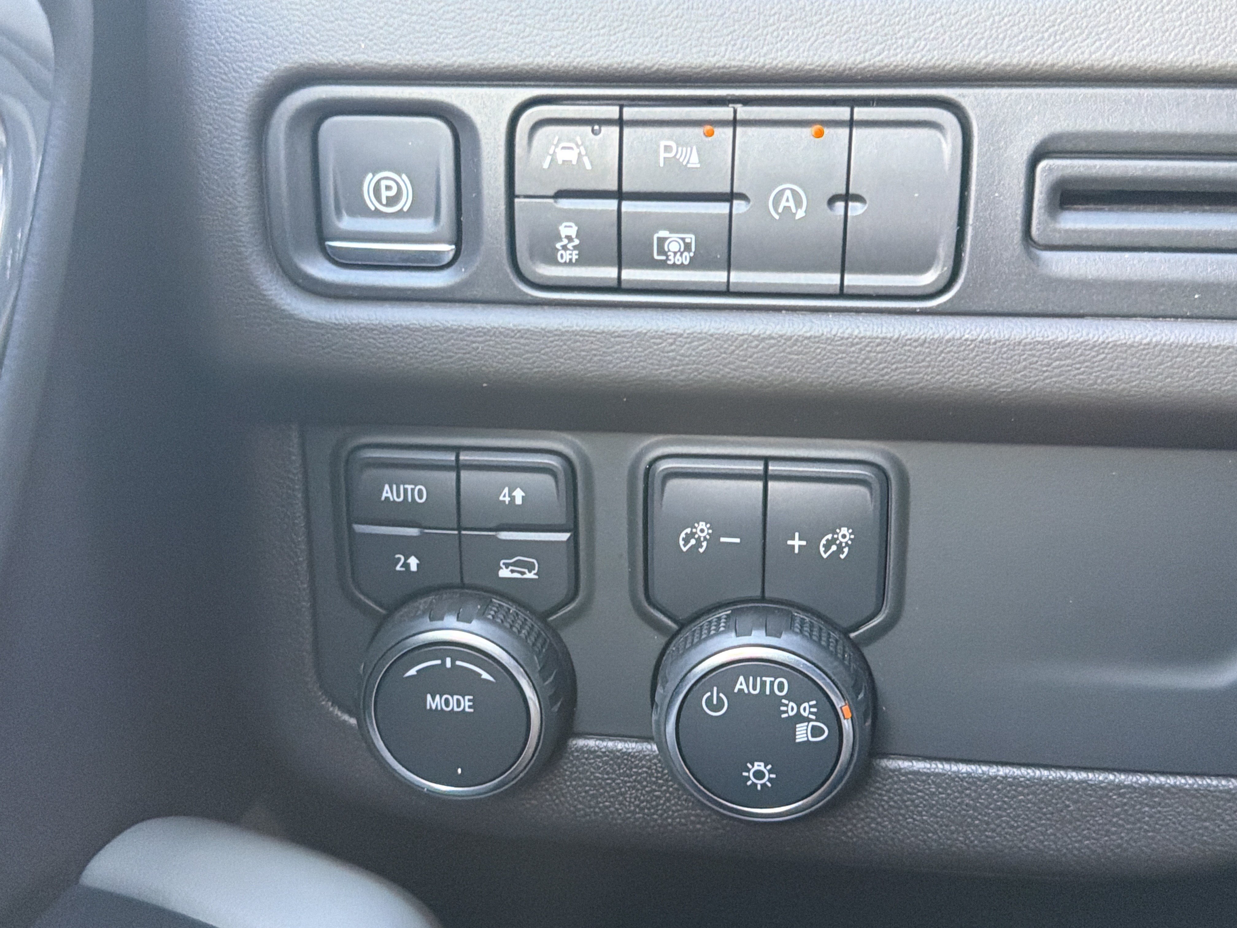 Used 2024 Chevrolet Suburban LT w/ Luxury Package AWD/4WD image 30