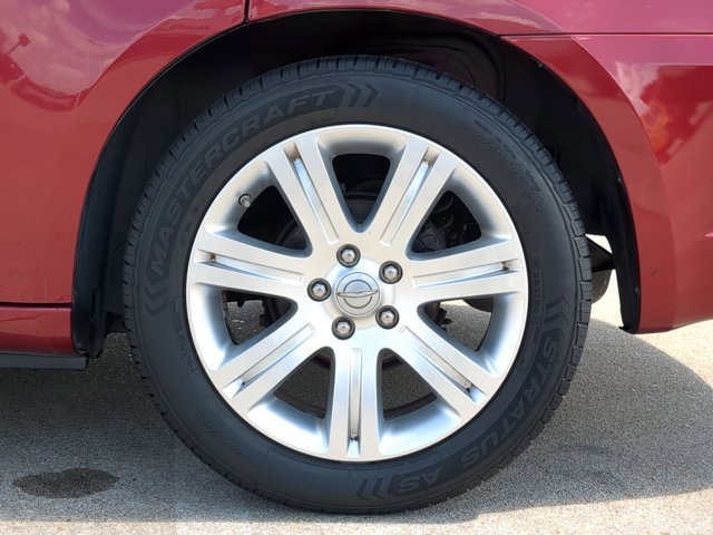 Used 2012 Chrysler 200 Touring FWD image 18