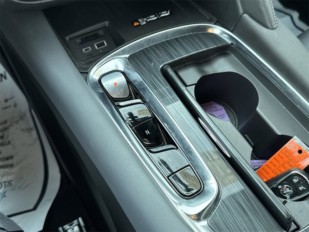 Used 2024 Buick Enclave Essence image 26