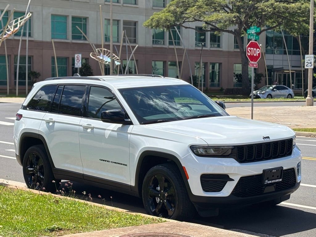 Used 2022 Jeep Grand Cherokee Altitude RWD image 6