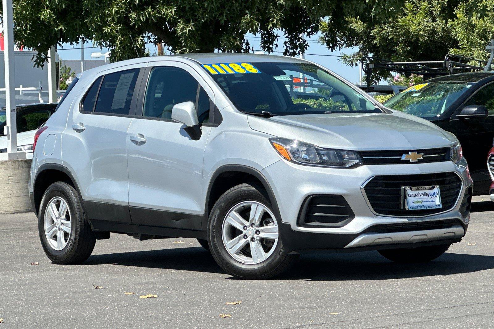 Used 2022 Chevrolet Trax LS w/ Tint and Cruise Package AWD/4WD image 1