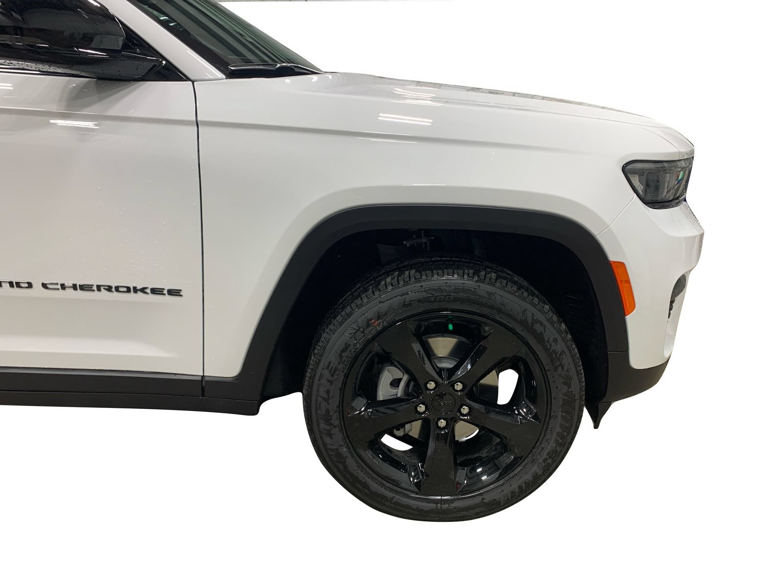 Used 2025 Jeep Grand Cherokee Altitude AWD/4WD image 24