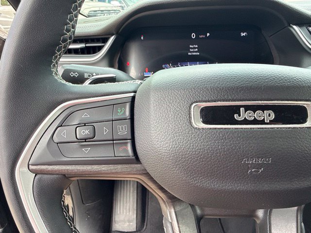Used 2023 Jeep Grand Cherokee L Limited AWD/4WD image 37