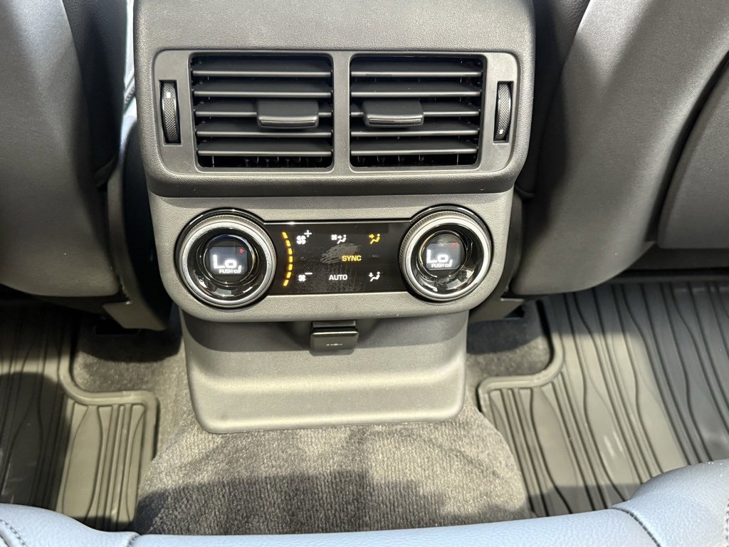 New 2026 Land Rover Range Rover Velar Dynamic SE image 35