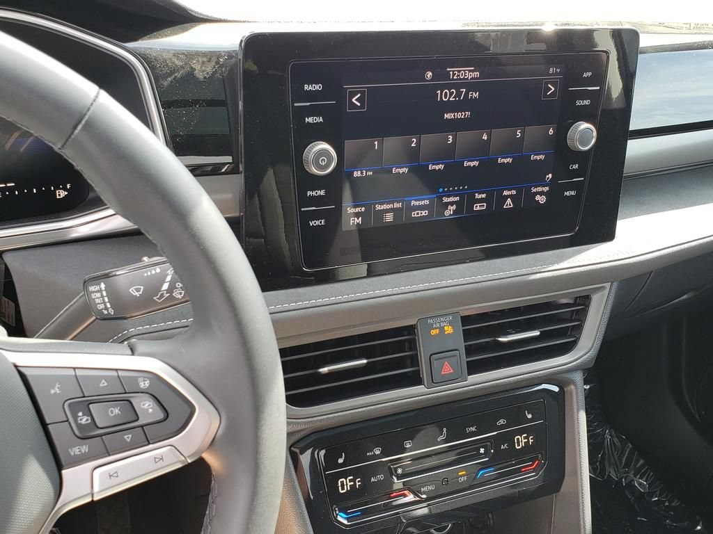 New 2027 Volkswagen Taos SE FWD image 11