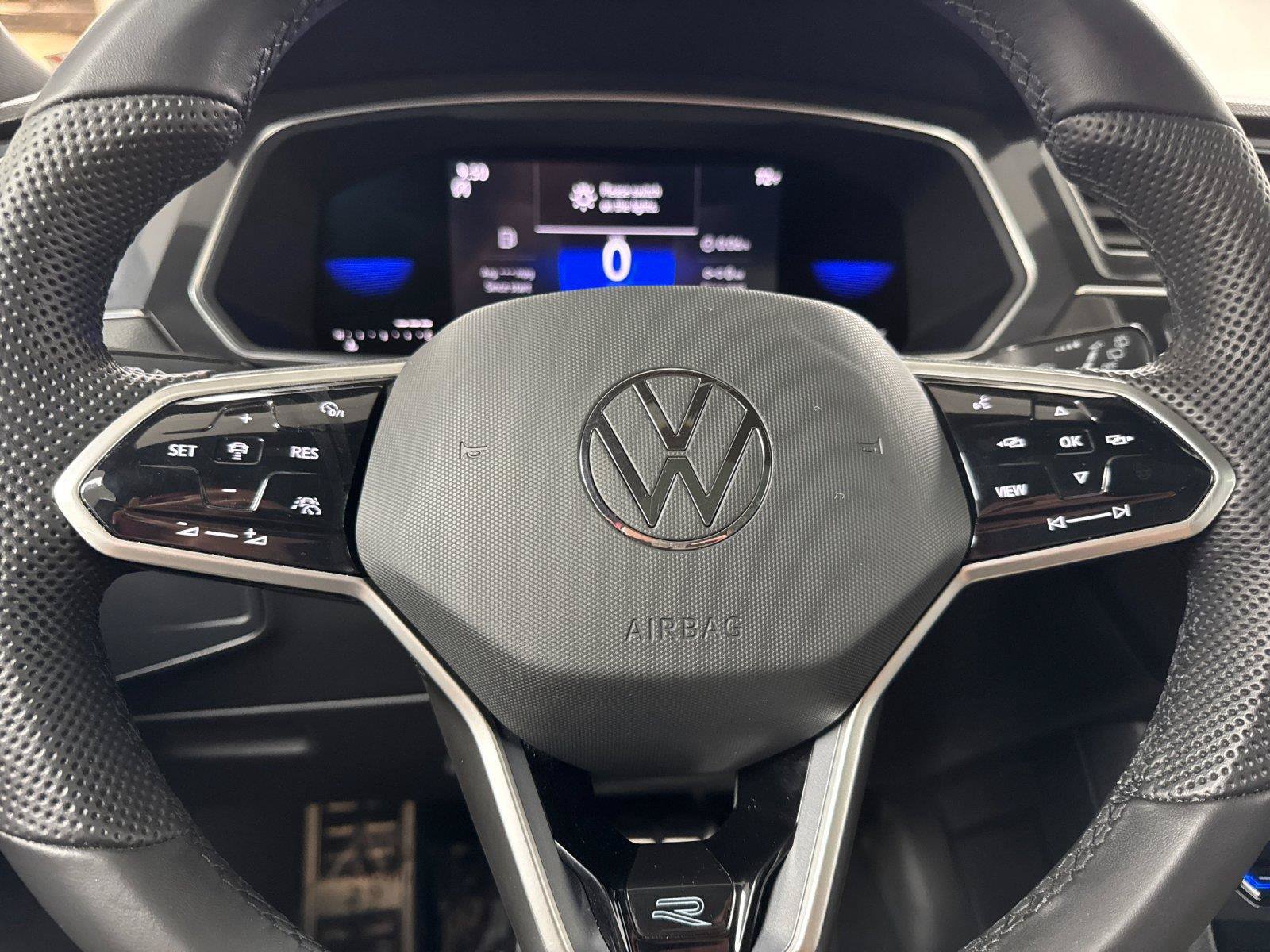 Used 2022 Volkswagen Tiguan SE R-Line FWD image 23