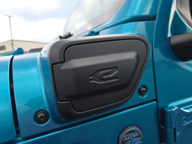 Used 2024 Jeep Wrangler Unlimited AWD/4WD image 12