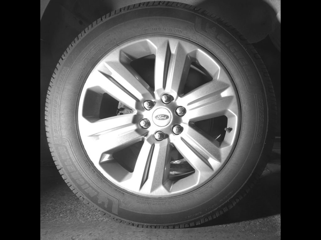 Used 2018 Ford F150 Lariat w/ Equipment Group 502A Luxury image 12